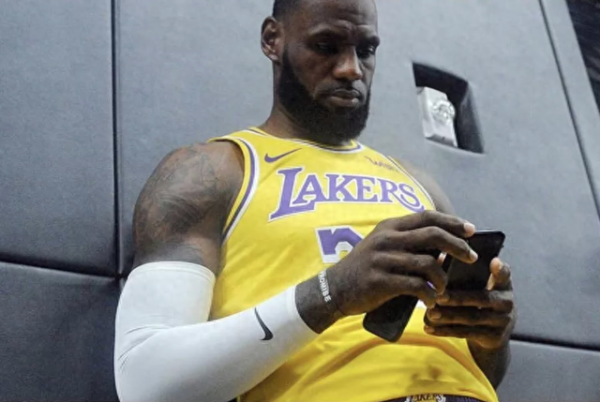 Ba mục yêu thích trong mùa NBA mới đều ở phương Tây! James đang thể hiện thiện chí khẩn cấp của mình cho Cavaliers, là vua của phía đông trở lại?