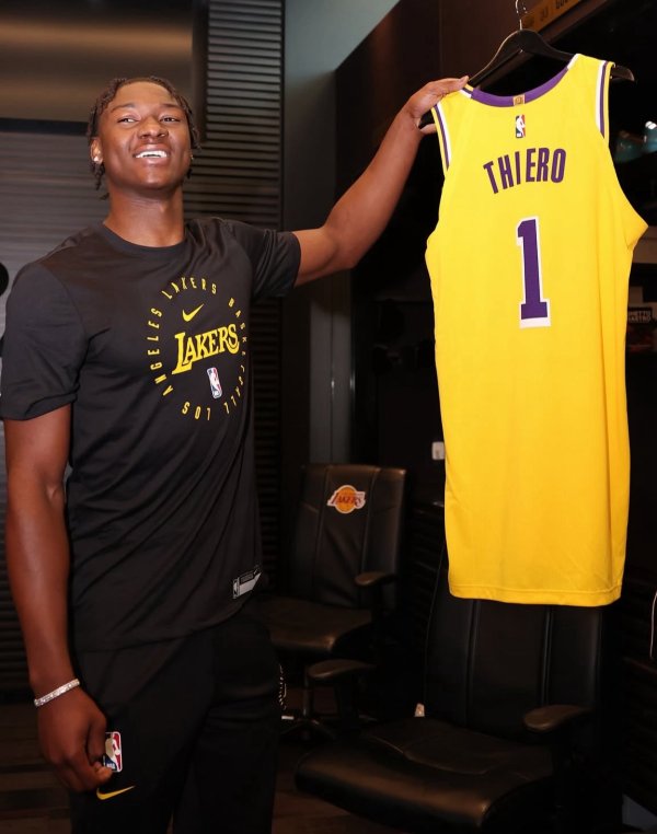 Lakers đã ký hợp đồng với số 36 ADU Tiero trong 3 năm và 5,95 triệu nhân dân tệ, được đảm bảo đầy đủ &amp trong hai năm đầu; bao gồm các lựa chọn nhóm
